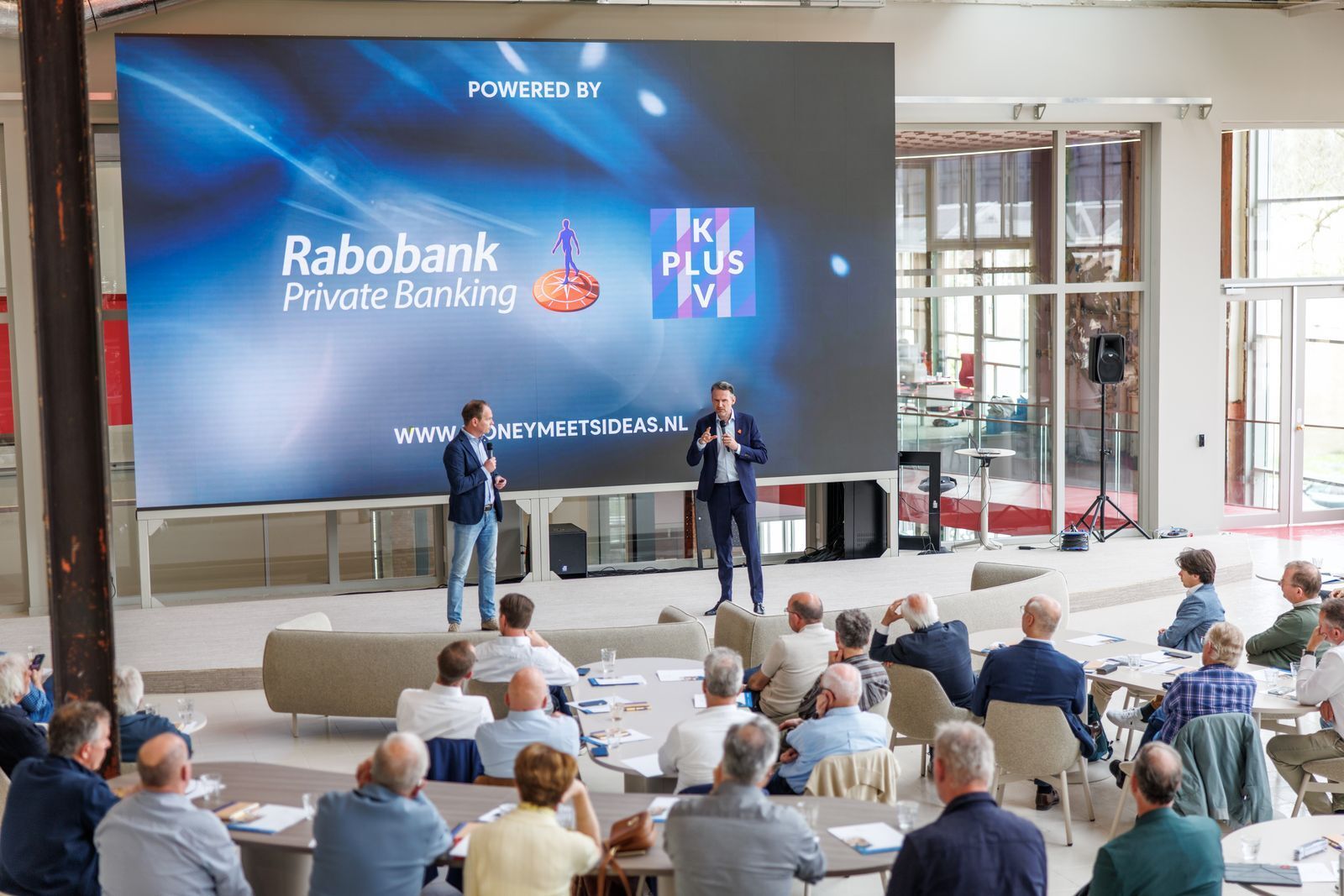 Zaal met directie 002